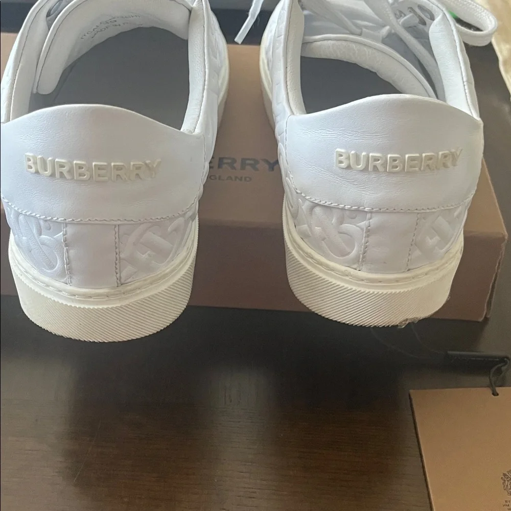 Burberry White Quilted Leather Low-Top Sneakers - Picture 2 of 7